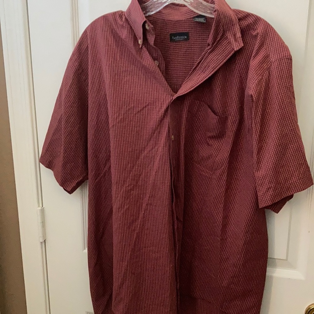 FINAL MARKDOWN Men’s van Heusen shirt medium